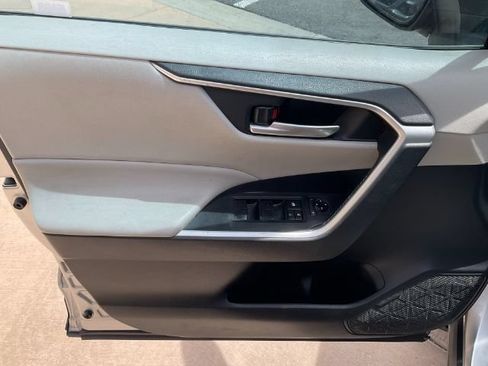 Used 2019 Toyota RAV4 XLE FWD image 20