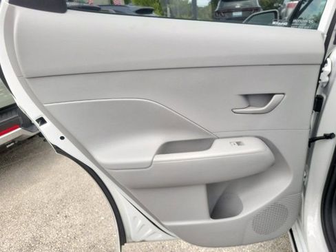 Certified 2025 Hyundai Kona SEL FWD image 11