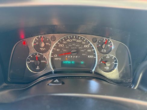 Used 2016 Chevrolet Express 2500 RWD image 19