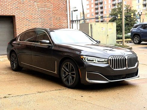 Used 2020 BMW 750i xDrive w/ Executive Package image 3