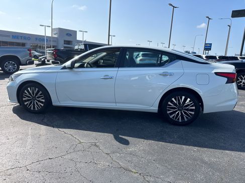 Used 2023 Nissan Altima 2.5 SV FWD image 3