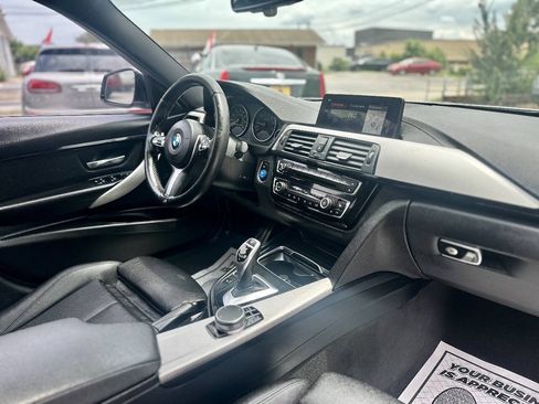Used 2018 BMW 330i xDrive Sedan w/ M Sport Package AWD/4WD image 20