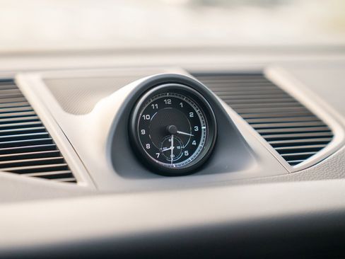 New 2026 Porsche Macan image 17