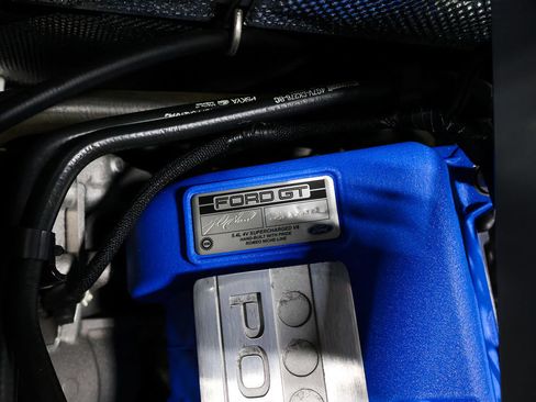 Used 2005 Ford GT RWD image 42