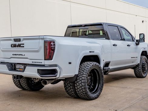 Used 2026 GMC Sierra 3500 Denali Ultimate image 10