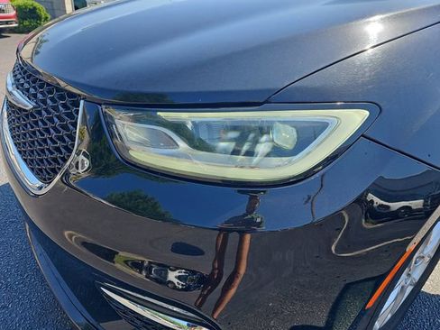 Used 2024 Chrysler Pacifica Touring-L FWD image 32