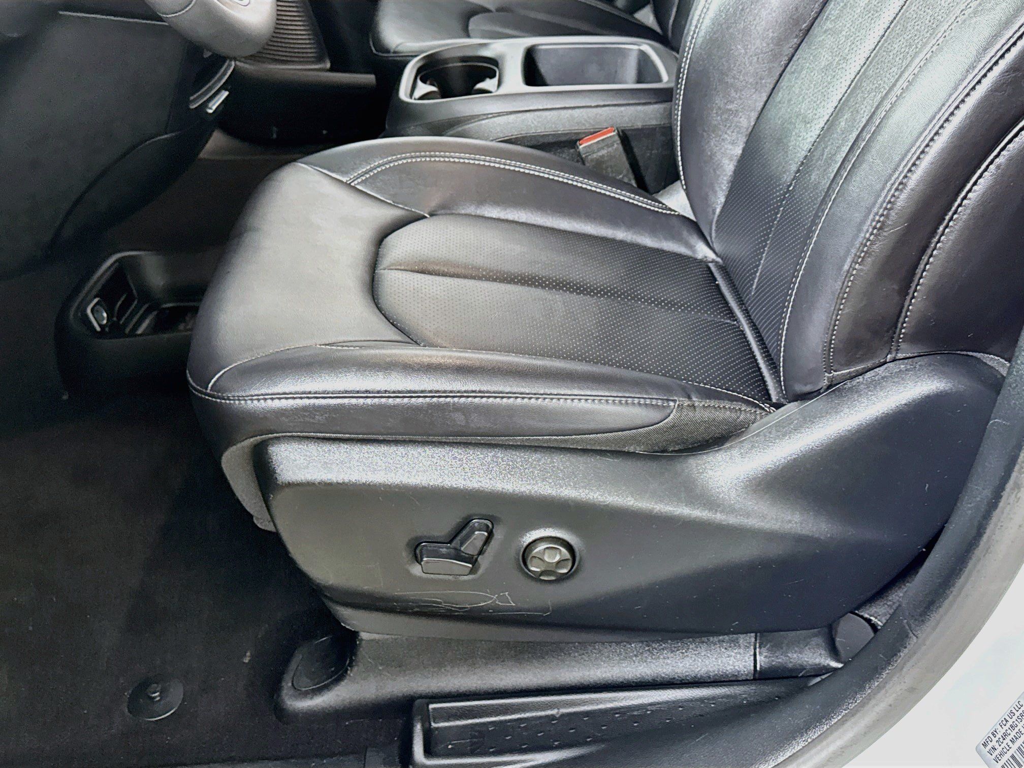 Used 2025 Chrysler Pacifica Select FWD image 21