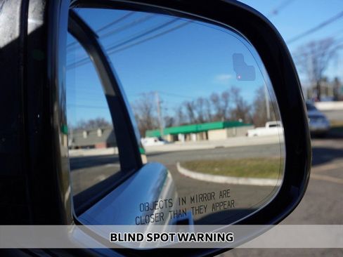 Used 2025 Land Rover Range Rover SE image 7