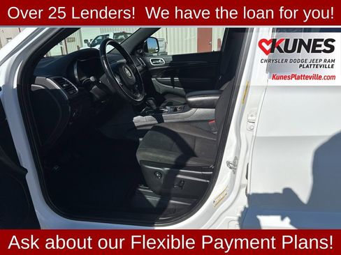 Used 2019 Jeep Grand Cherokee Laredo w/ Security & Convenience Group image 12