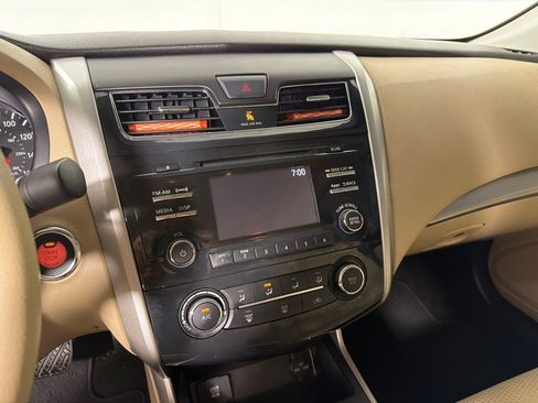 Used 2015 Nissan Altima 2.5 S w/ Special Edition Package FWD image 12