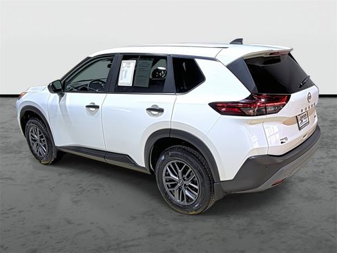 Used 2023 Nissan Rogue S image 2