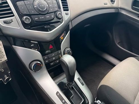 Used 2016 Chevrolet Cruze LS FWD image 17