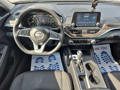 Used 2025 Nissan Altima 2.5 SV FWD image 29