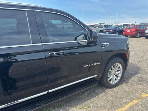 Used 2023 GMC Yukon XL SLT AWD/4WD image 11