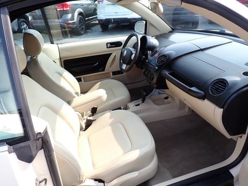 Used 2006 Volkswagen Beetle Convertible w/ Package 1 FWD image 8