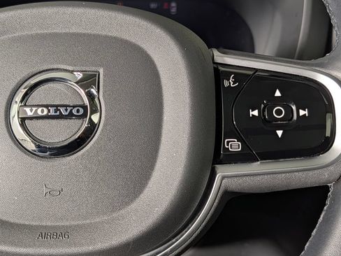 Used 2025 Volvo XC60 B5 Plus AWD/4WD image 37