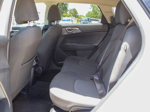 Used 2025 Kia Sportage LX FWD image 9