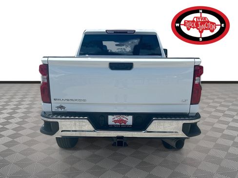 Used 2023 Chevrolet Silverado 2500 LT AWD/4WD image 6