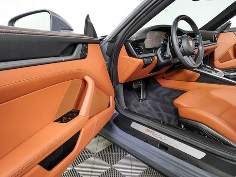 Certified 2025 Porsche 911 Carrera RWD image 5