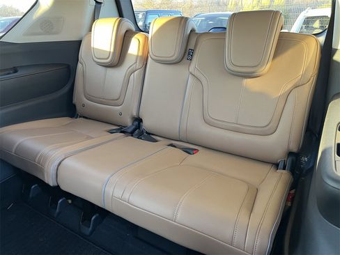 Used 2025 INFINITI QX80 Sensory image 14