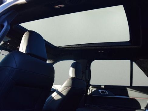 New 2026 Ford Explorer ST-Line w/ ST-Line Street Pack image 6