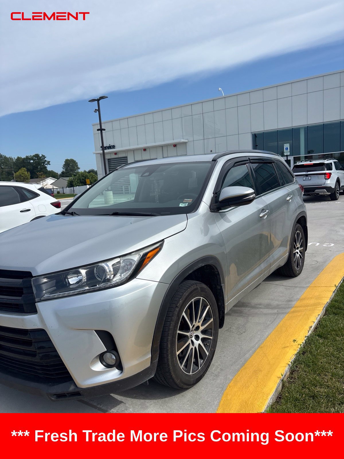 Used 2017 Toyota Highlander SE AWD/4WD image 1