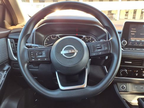 Used 2023 Nissan Rogue S image 12