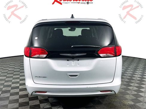 Used 2024 Chrysler Voyager LX image 6