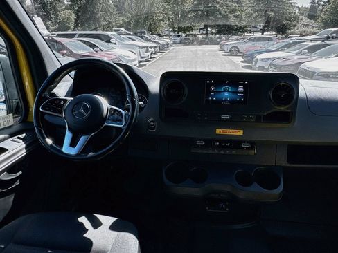 Used 2021 Mercedes-Benz Sprinter 2500 image 10