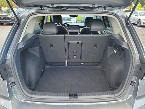 Certified 2025 Volkswagen Taos SE FWD image 11
