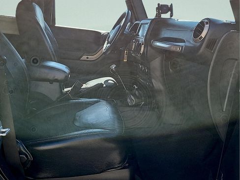 Used 2016 Jeep Wrangler Sahara AWD/4WD image 10