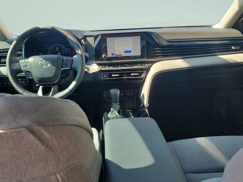 Used 2025 Toyota Camry LE w/ Convenience Package FWD image 10