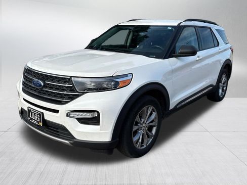 Used 2023 Ford Explorer XLT w/ Equipment Group 202A AWD/4WD image 3