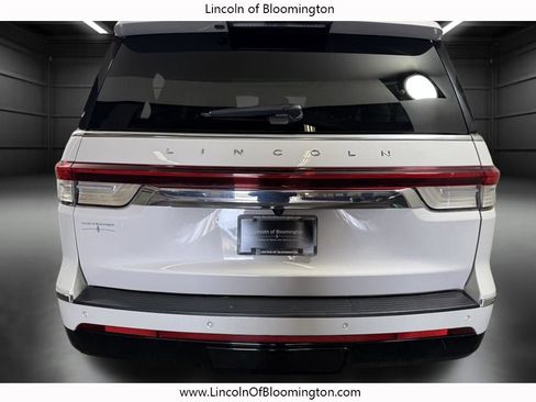Certified 2024 Lincoln Navigator L Reserve AWD/4WD image 7
