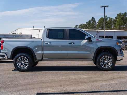 Used 2025 Chevrolet Silverado 1500 LT image 8