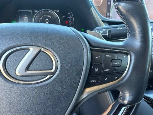 Used 2019 Lexus ES 300h w/ Accessory Package 2 FWD image 19