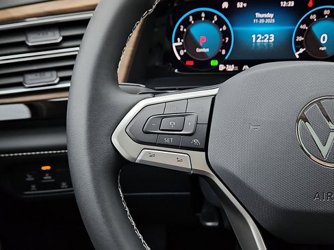 New 2026 Volkswagen Atlas SE image 18