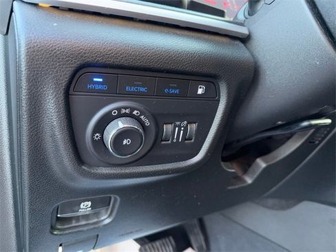 Used 2023 Jeep Grand Cherokee 4WD 4xe image 9