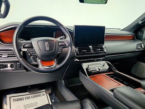 Used 2023 Lincoln Navigator Reserve image 12