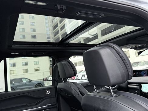 New 2025 Lincoln Navigator Reserve w/ Jet Appearance Package image 5