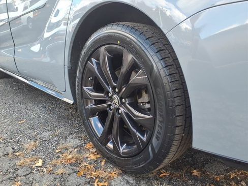 Used 2023 Toyota Sienna XSE image 7