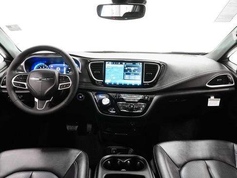 New 2026 Chrysler Pacifica Select FWD image 12