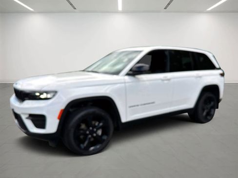 Used 2023 Jeep Grand Cherokee Altitude AWD/4WD image 1
