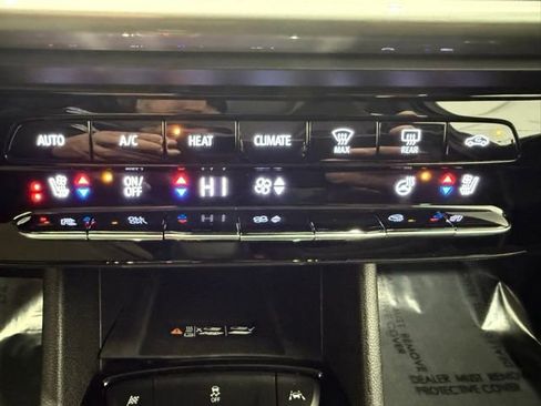 Used 2023 Chevrolet Bolt EUV Premier w/ Sun & Sound Package image 33