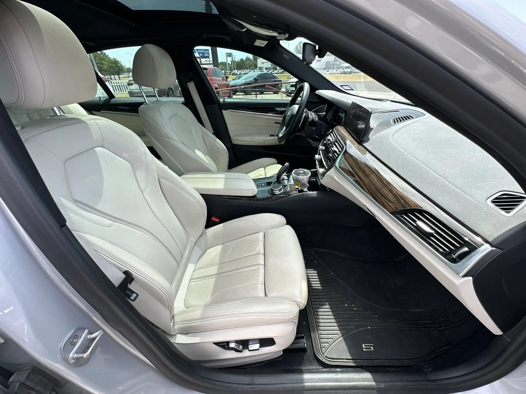 Used 2018 BMW 530e w/ Premium Package 2 RWD image 12