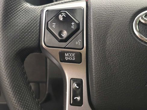 Used 2020 Toyota Tacoma SR5 AWD/4WD image 18