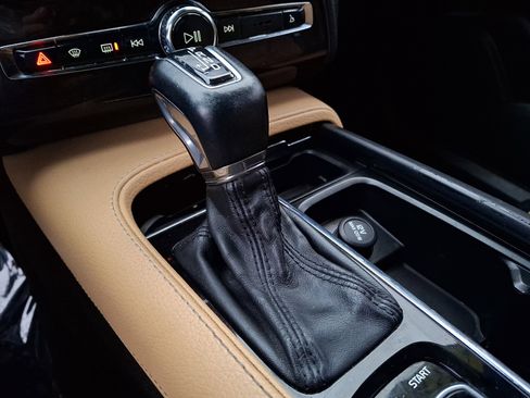 Used 2016 Volvo XC90 T6 Momentum w/ Momentum Plus Package image 22