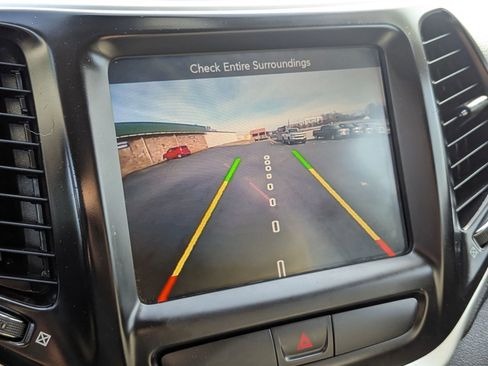 Used 2015 Jeep Cherokee Limited image 14