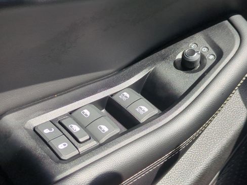 Certified 2023 Jeep Grand Cherokee L Laredo image 25