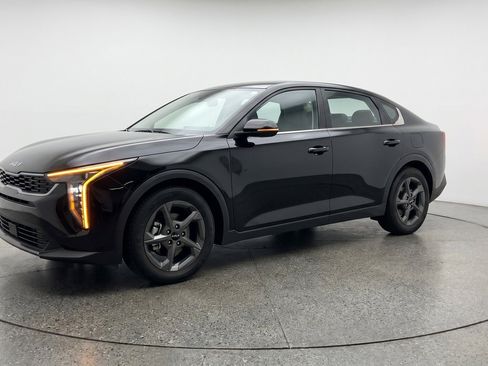 Used 2025 Kia K4 FWD image 3